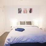 Διαμέρισμα Flat 1, 4 Warden Rd *
