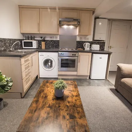 Flat 1, 4 Warden Rd