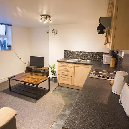Flat 1, 4 Warden Rd Бристоль