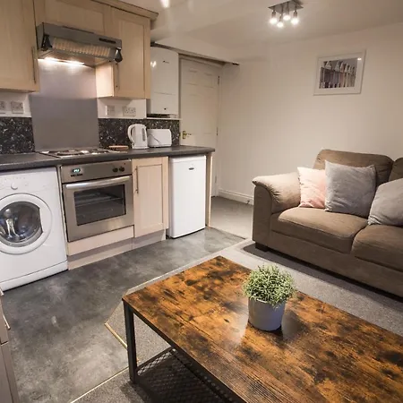 Flat 1, 4 Warden Rd