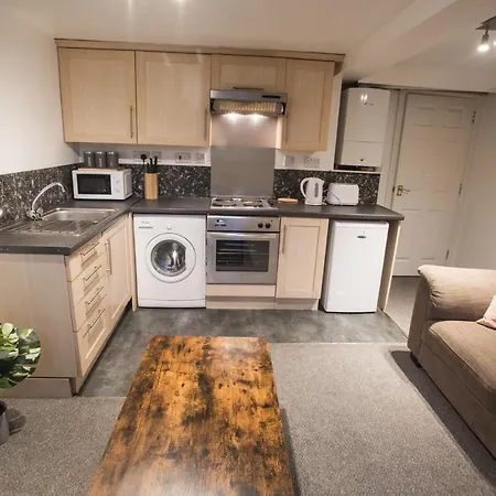 Flat 1, 4 Warden Rd