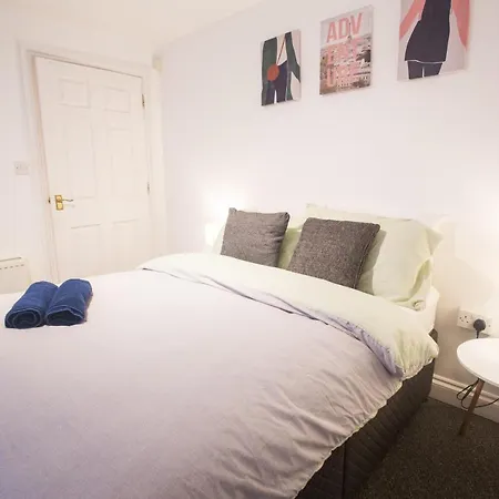 Flat 1, 4 Warden Rd
