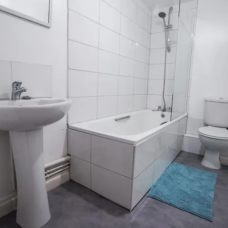 Flat 1, 4 Warden Rd Бристоль