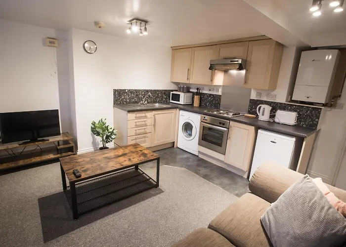 Flat 1, 4 Warden Rd Apartman